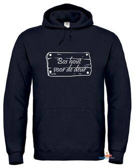 Unisex hoodie bos hout voor de deur.