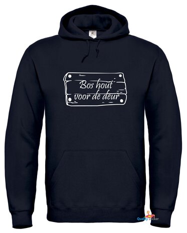 Unisex hoodie bos hout voor de deur.