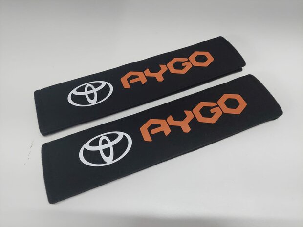 Toyota Aygo 2 oranje gordelhoezen